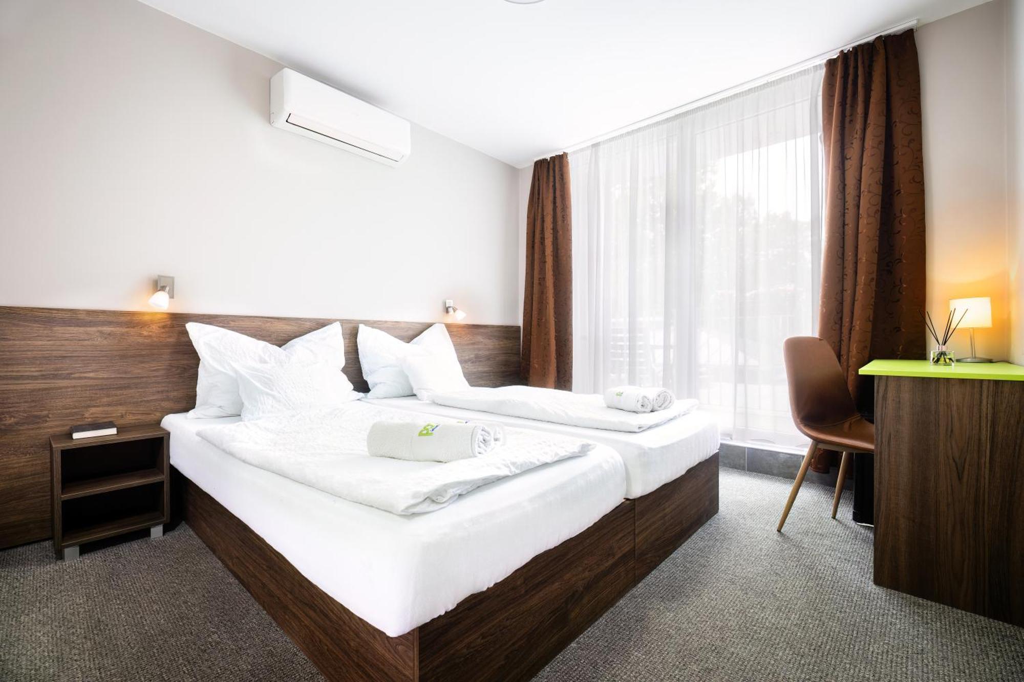 Bed and Breakfast Port Etterem&Panzio Балатонмариафюрдё Экстерьер фото
